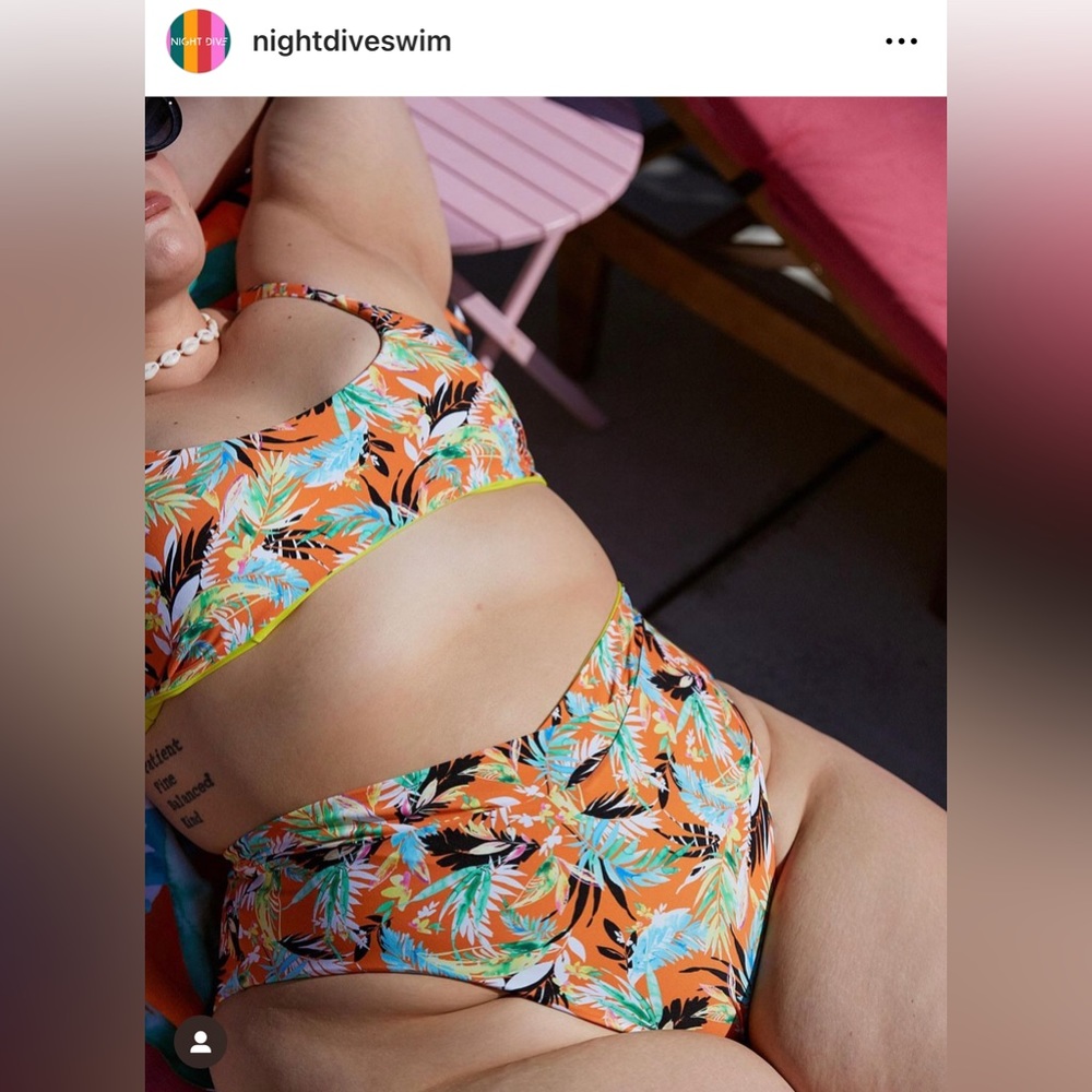 HONEY BOTTOM NIGHT DIVE SWIM